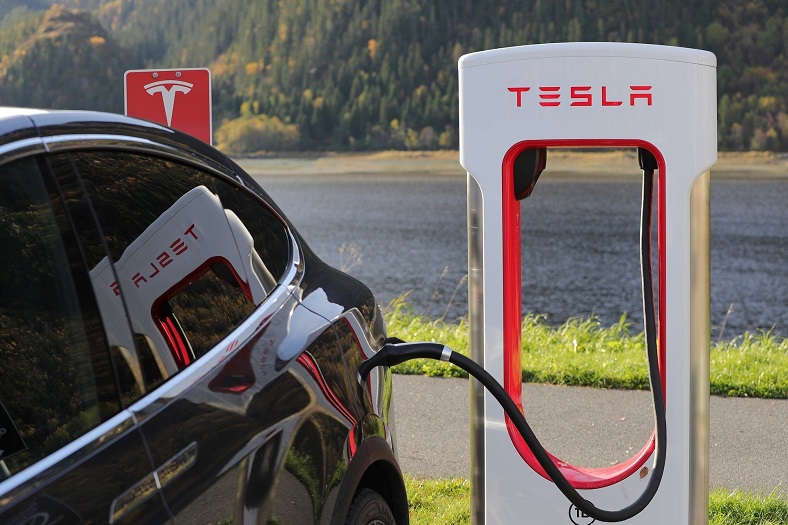 Gadkari says that it is a good opportunity for Tesla to start manufacturing in India            