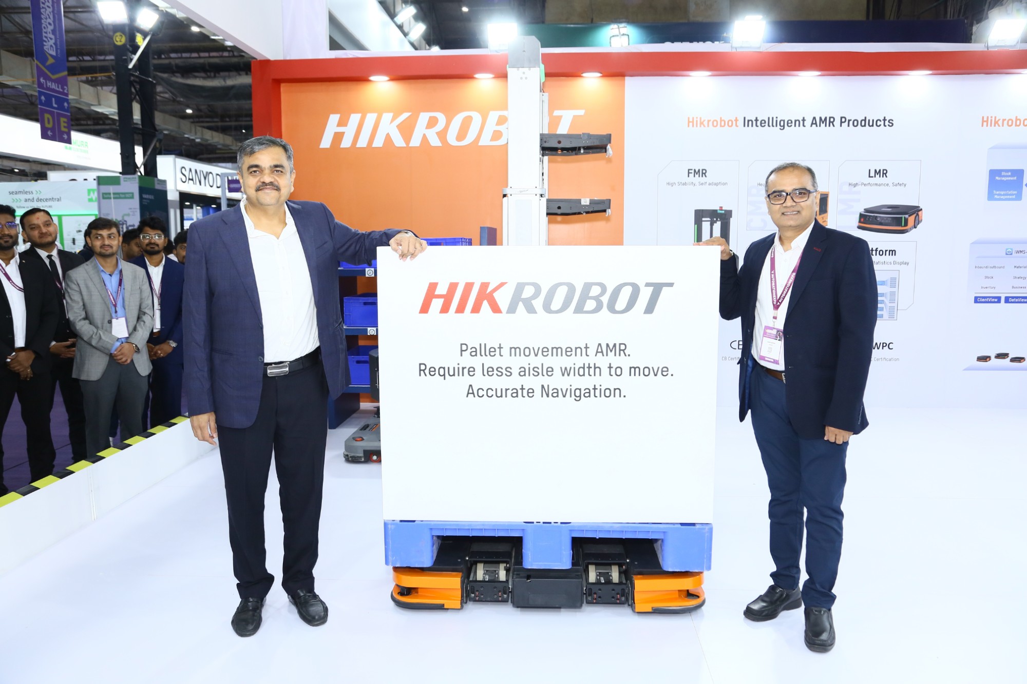 Hikrobot introduces the QF-1000 forklift robot and Vision Solutions at Automation Expo 2024